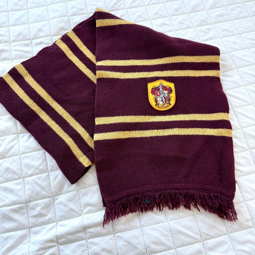 Harry Potter Gryffindor 100% Lambswool Knit Scarf Burgundy Gold Crest Fringe 66”